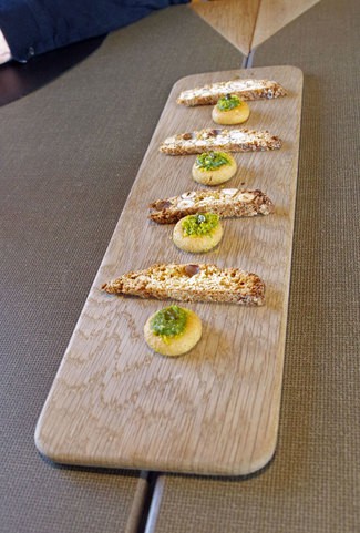 Carquiñolis y pastelitos de pistachos