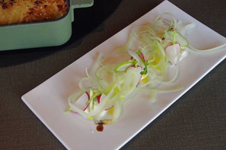ensalada de manzana, apio y rábano