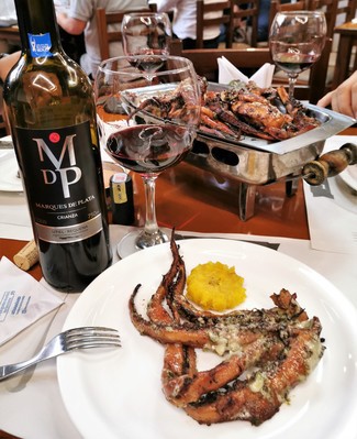 Con el pulpo a la brasa