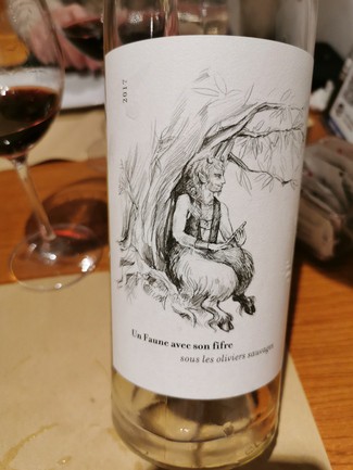 Un faune avec son fifre sous les oliviers sauvages blanc 2017