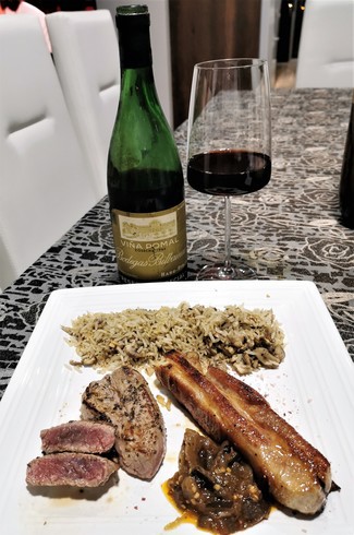 Con el bistec y la costilla
