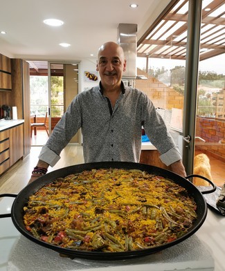 Paellón, paella y paellero ):