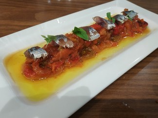 Asadillo de morrones con sardina en salazón