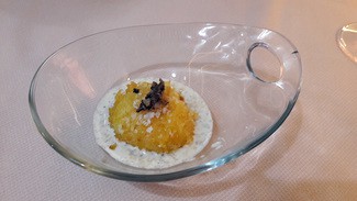 Huevo a 63° con papa frita y crema de trufa