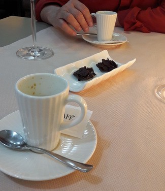 Café y petits fours