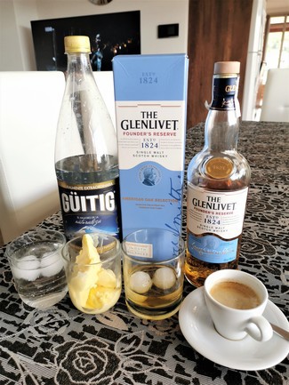 Con el café y el helado de mandarina