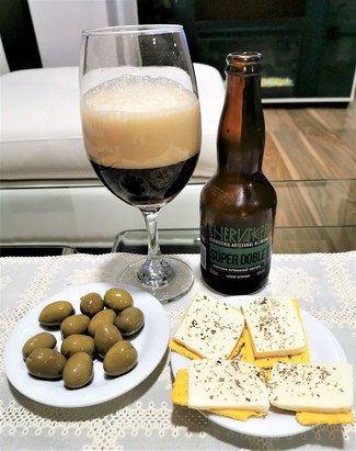 Con las olivas y el queso