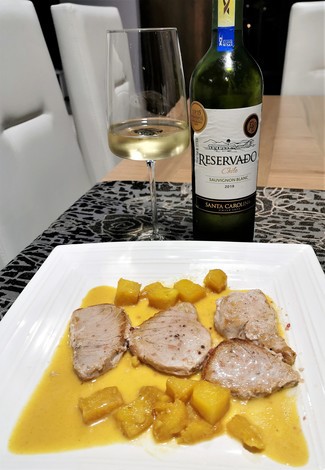 Con la albacora y la salsa de piña y jengibre