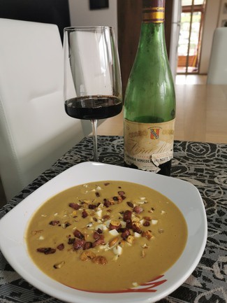 Con la crema de garbanzos y los crujientes