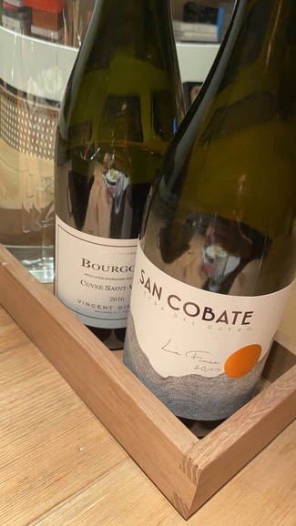 Vino atípico de ribera. Respetando mucho la fruta, muy buen trabajo con la madera usada. Buena acidez. Muy muy fresco y fácil de beber. Precio en internet aprox 17€ Iva incluido