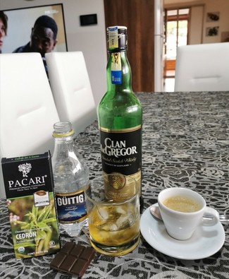 Con el Pacari de cedrón y un expreso.