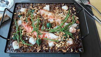 "Arros a la llauna" , bogavante i langostinos sin trabajo, salicornia y alioli de placton