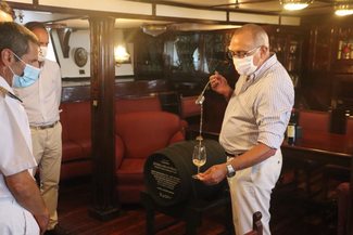 El vino de Jerez Amontillado Viña AB “Estrella de los Mares" ya navega en el Juan Sebastián  de el Cano
