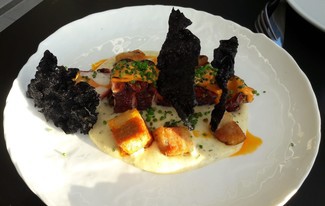 Pulpo, crema de patata al limón y emulsión de ajada