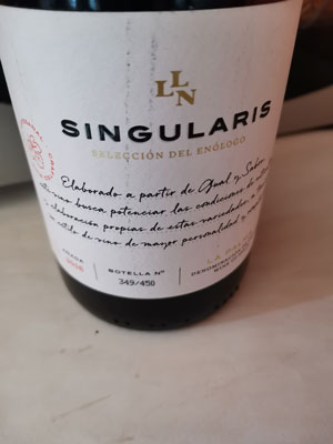 Gual y Sabro, Singularis