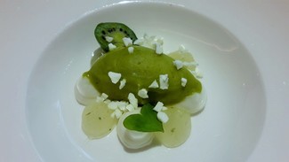 Aguacate, pemento de Herbón e lima kafir da horta