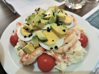 La ensalada de aguacate y langostinos