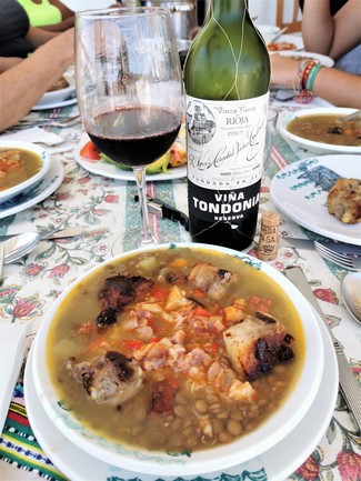 Las lentejas con manitas y costilla