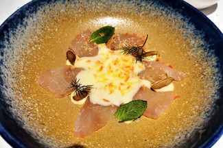 Sashimi de pez espada en salsa de tamarindo