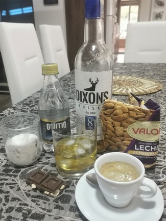 Con café, Valor con almendras y helado de Oreos