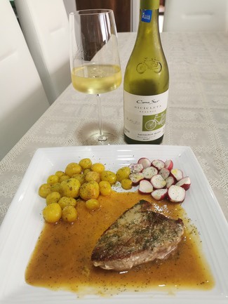 Con la albacora en salsa de maracuyá y tomate de árbol
