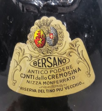 Pequeña etiqueta frontal "Riserva del tino piu vecchio"