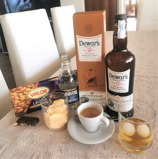 Con el helado de mandarina, café expreso y el chocolate con almendras
