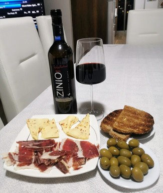 Con el jamón y el  queso al ají