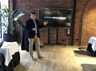 Enogatos en la vertical de Bobos Finca Casa la Borracha