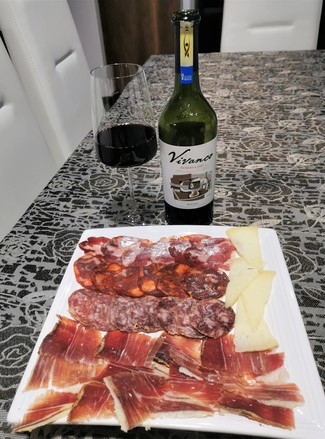 Con el surtido de embutidos ibéricos