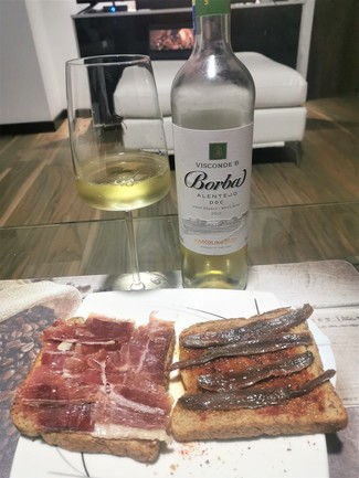 Con la tosta de jamón y la torraeta de anchoas
