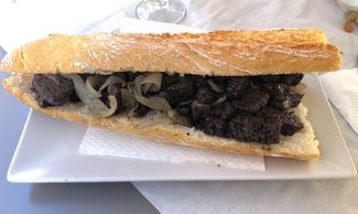 bocadillo sangre con cebolla
