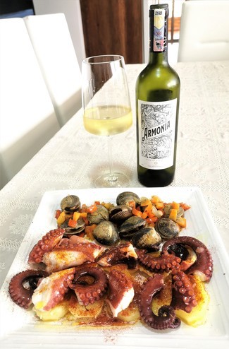 Con el pulpo a feira y las almejas