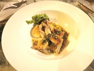 Las jugositas ancas de rana amazónica con yuca y crema de limón