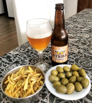 Con las chips y las olivitas