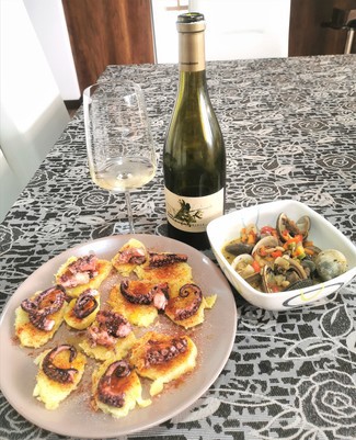 Con el pulpo a feira y las almejas