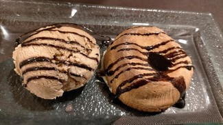 Coulant de xocolata blanca amb gelat de caramel