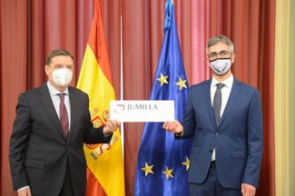 Se presenta en el Ministerio de Agricultura la nueva imagen de la tirilla certificadora de los vinos DOP Jumilla
