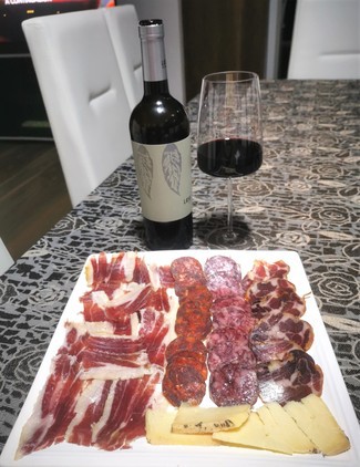 Con el surtido de embutidos ibéricos