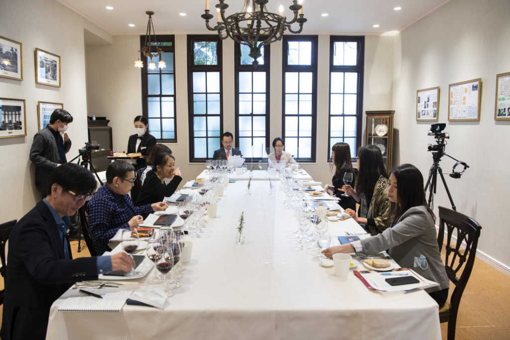 El sumiller Takayuki Kikuchi es ya embajador de Utiel-Requena en Japón