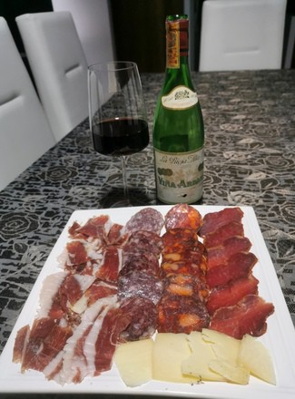 Con el surtido de embutidos ibéricos
