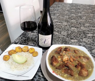 Con las lentejas con costilla y chicharrón