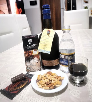 Con los frutos secos y el Pacari de sal de Cuzco&Nibs