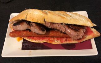chistorra y salchichas con tomate frito