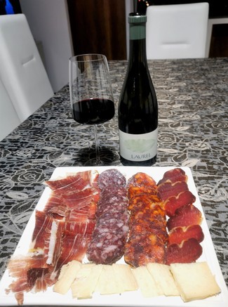 Con el surtido de embutidos ibéricos