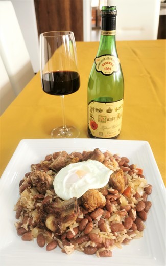 Con las alubias con costillas y arrocito.