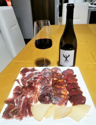 Con el surtido de embutidos ibéricos
