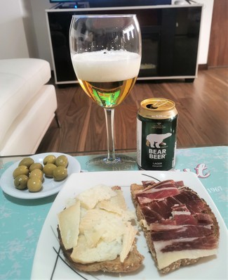 Con las olivitas y las tostas