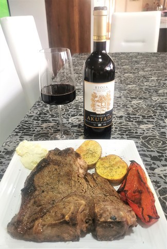 Con el Porterhouse steak de 900 grs al tomillo con all-i-oli