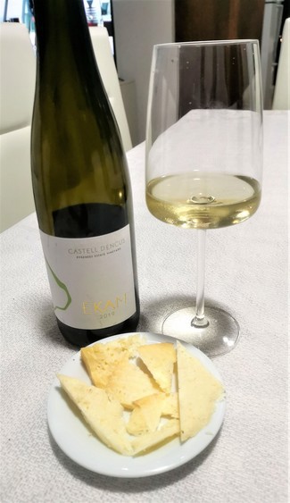 Con el queso curado de oveja
